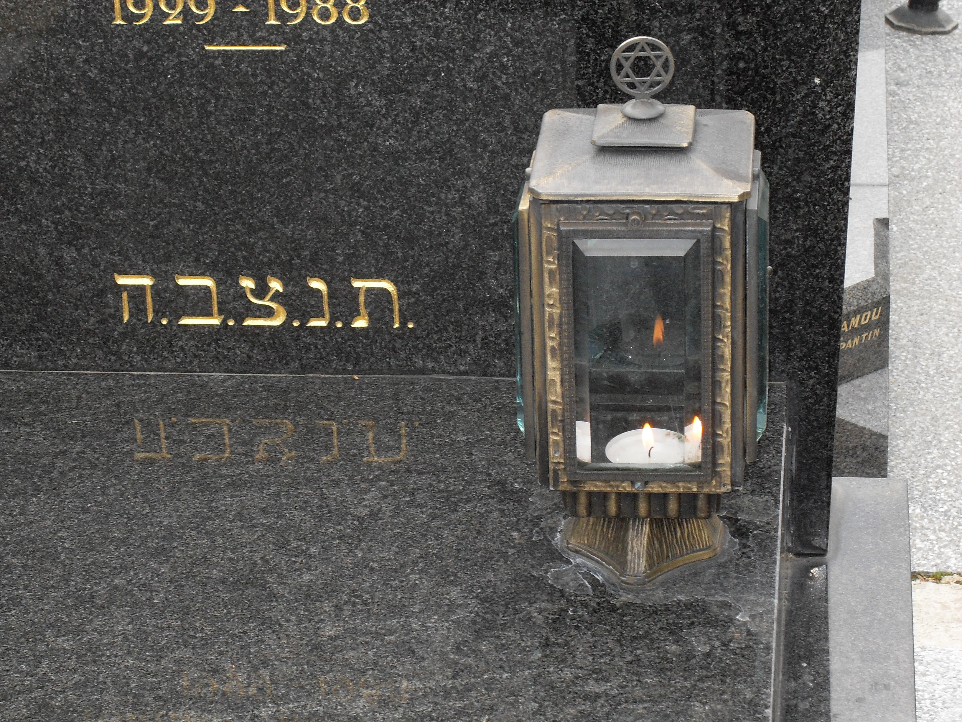 Yahrzeit candle Wiki Everipedia