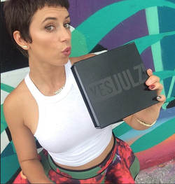 YesJulz | Wiki & Bio | Everipedia