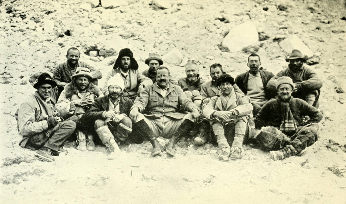 Expedition at Base Camp.<i>Back row:</i> Morshead, G Bruce, Noel, Wakefield, Somervell, Morris, Norton<i>Front row:</i> Mallory, Finch, Longstaff, General C Bruce, Strutt, Crawford