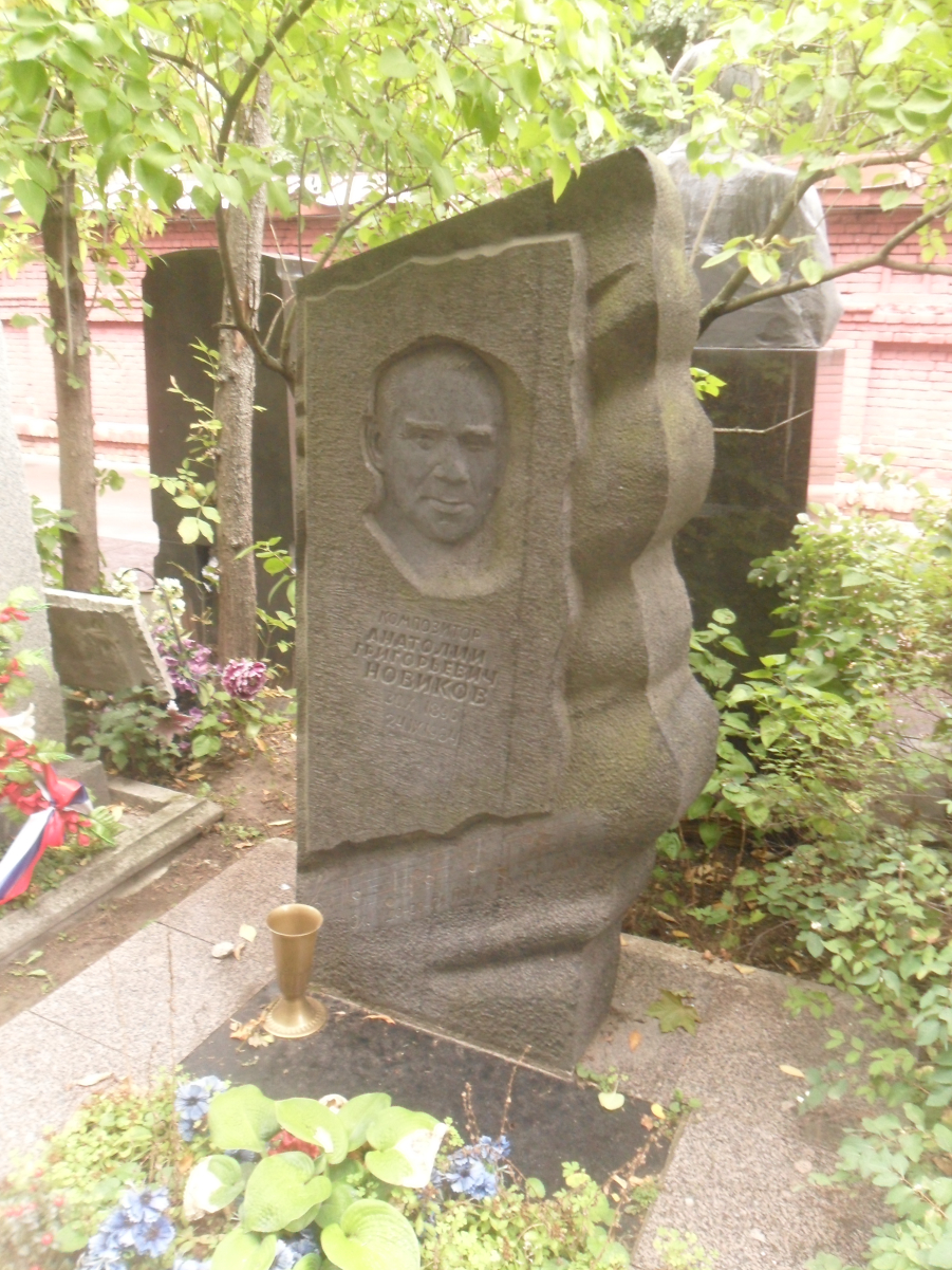 Anatoly Novikov's grave at <a href="/content/Novodevichy_Cemetery" style="color:blue">Novodevichy Cemetery</a>, Moscow