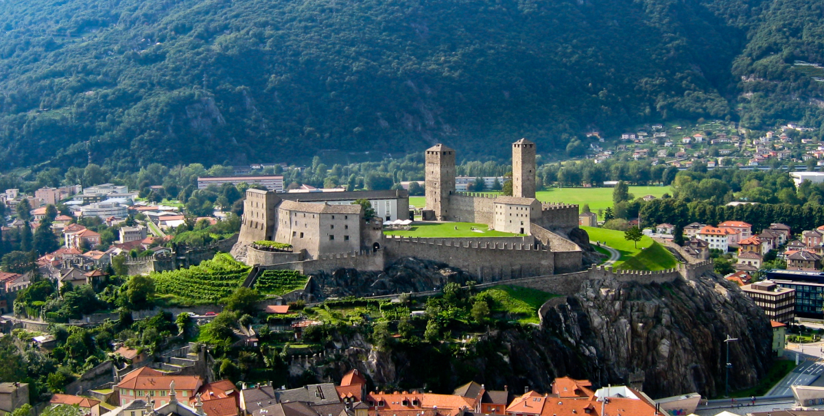 <a href="/content/Castelgrande_Bellinzona" style="color:blue">Castelgrande Bellinzona</a> in late-August 2004