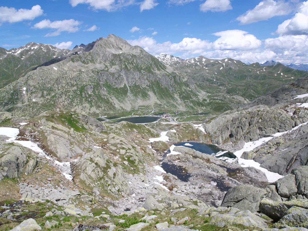 The area of the Gotthard Pass from the west