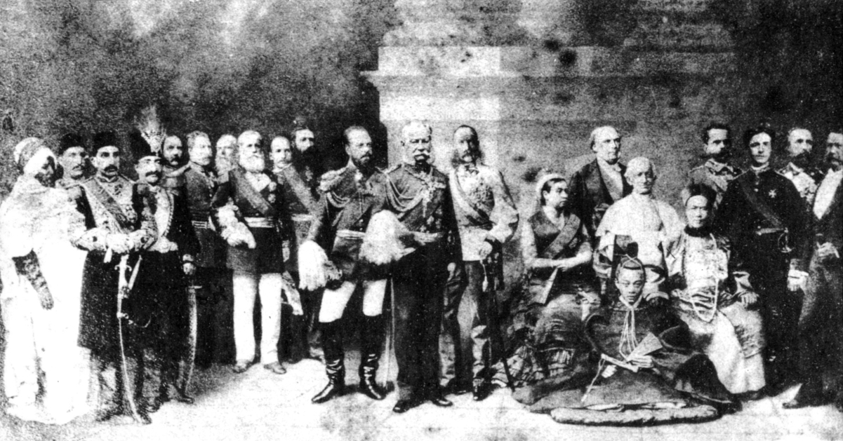 "The World's Sovereigns". A photomontage made in Europe in 1889 with the main heads of state in the world.