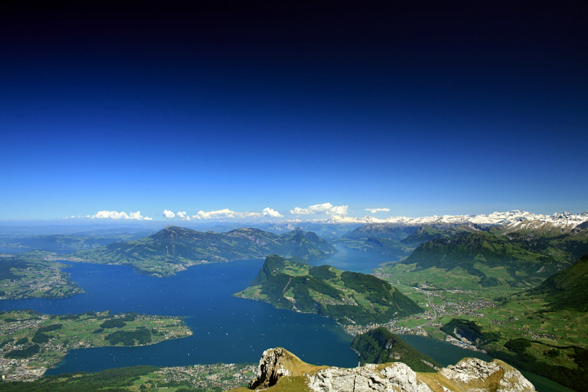 View of Lake Lucerne from the <a href="/content/Pilatus_(mountain)" style="color:blue">Pilatus</a>