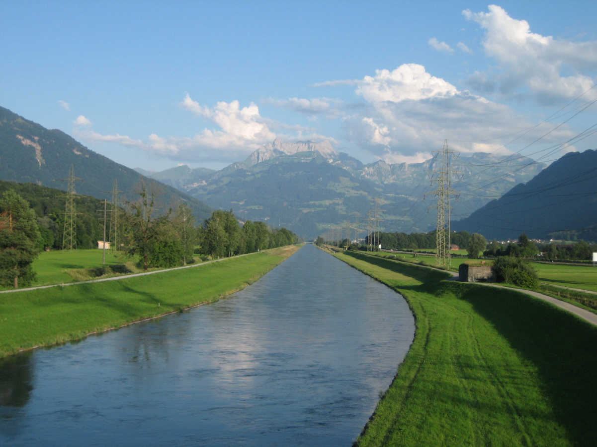 The lower reaches of the Linth near <a href="/content/Reichenburg" style="color:blue">Reichenburg</a>