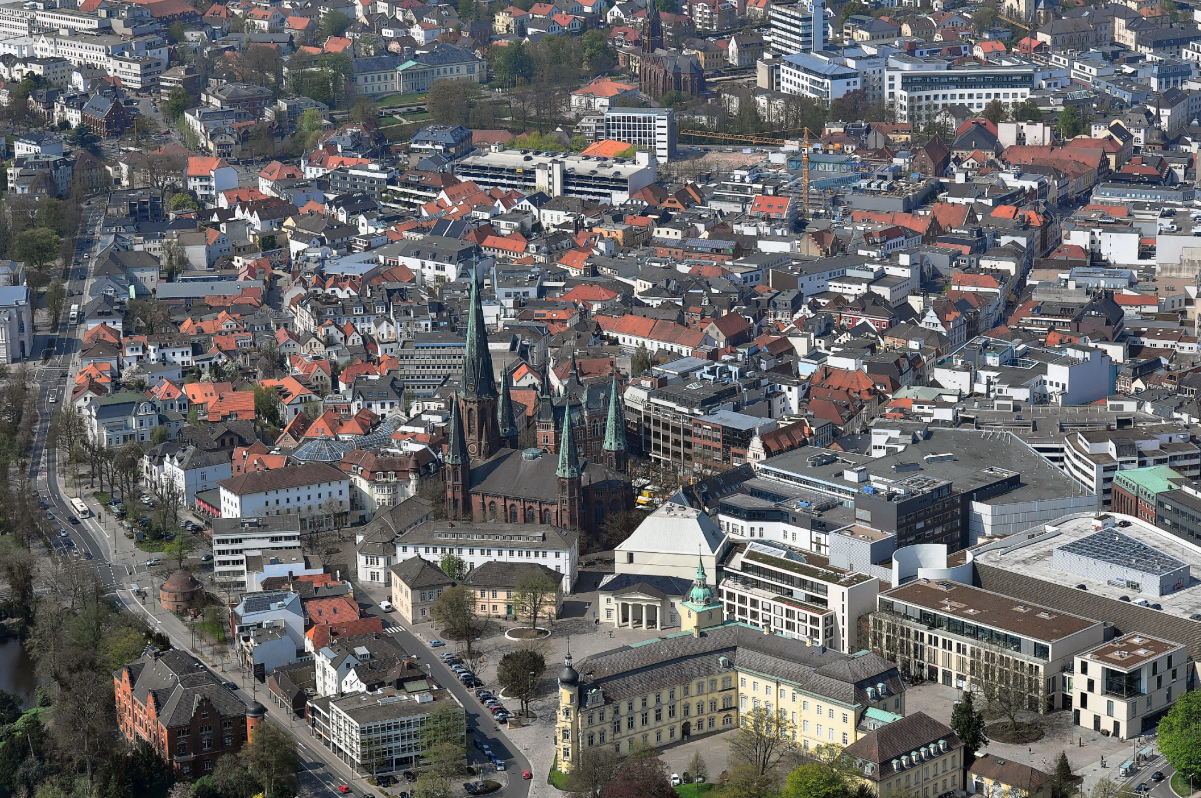 City centre of Oldenburg including <a href="/content/St_Lamberti_Church" style="color:blue">St Lamberti Church</a>