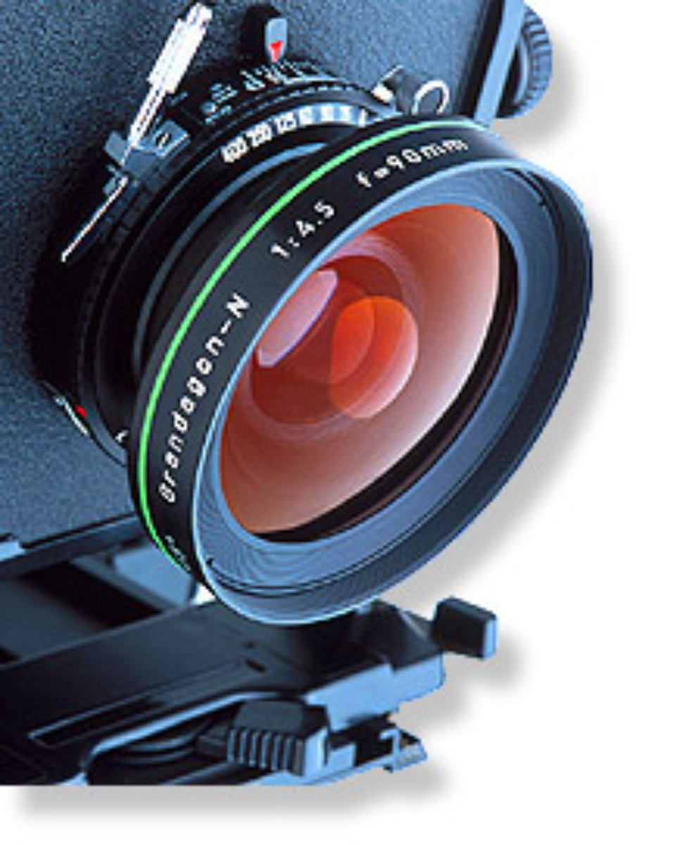 Lens and mounting of a large-format camera