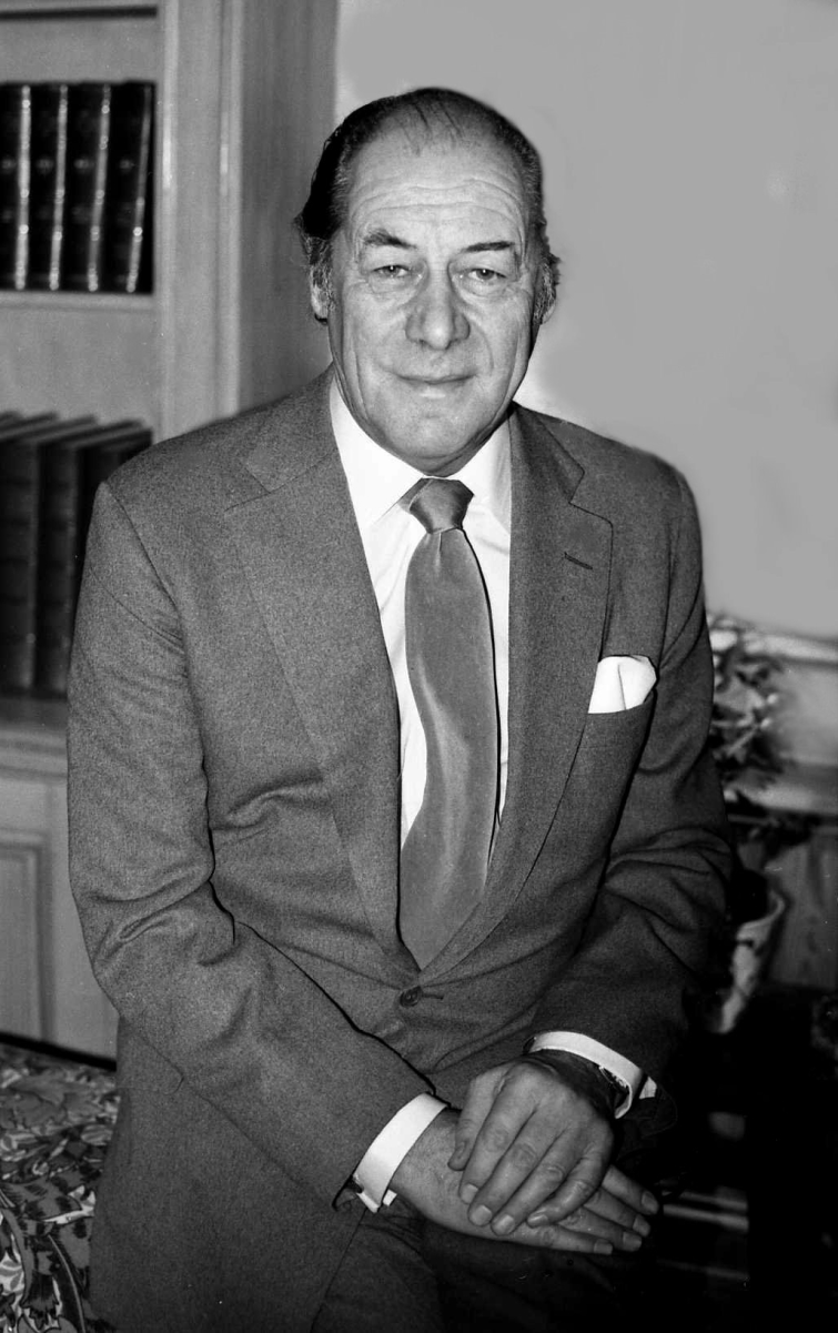 Harrison at his home in London in 1976, by <a href="/content/Allan_Warren" style="color:blue">Allan Warren</a>
