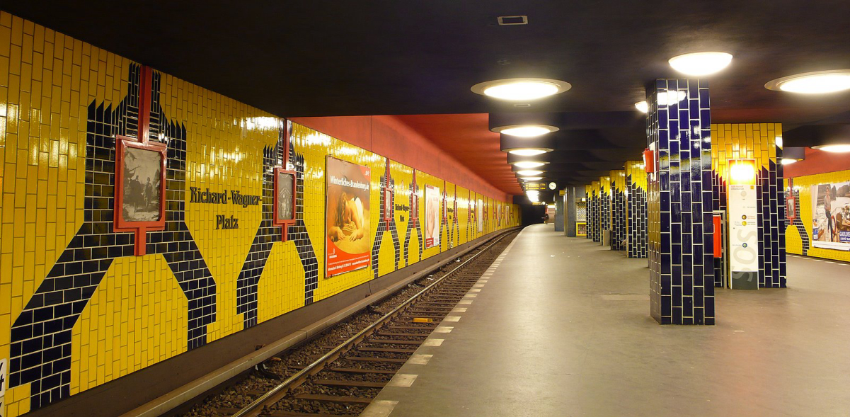 Platform view of Richard-Wagner-Platz