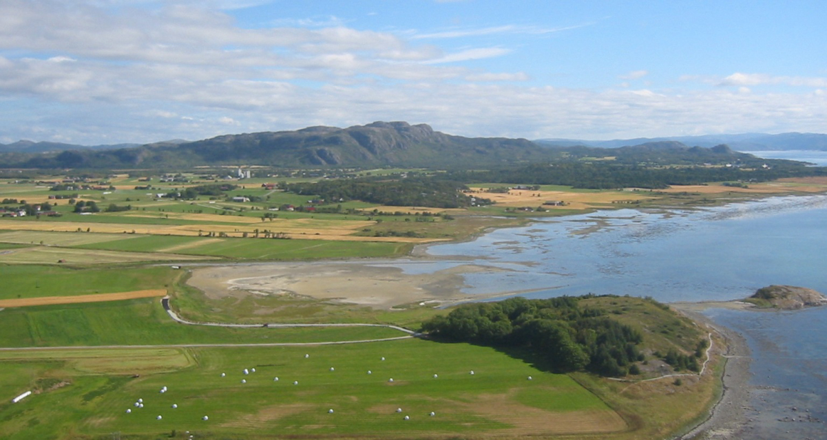 Isle Bruholmen with parts of <a href="/content/Austr%C3%A5tt" style="color:blue">Austrått</a> and Rusaset by the mid-2000's
