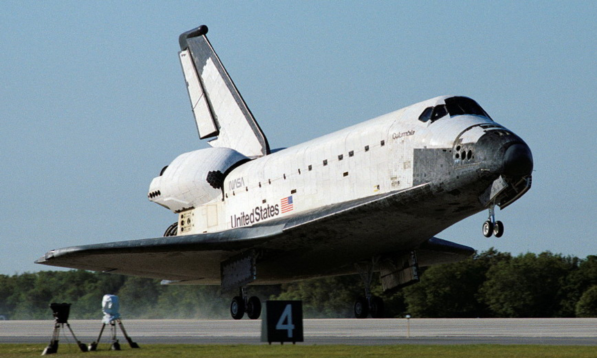 <i>Columbia</i> landing at Kennedy Space Center in 1994, during STS-62
