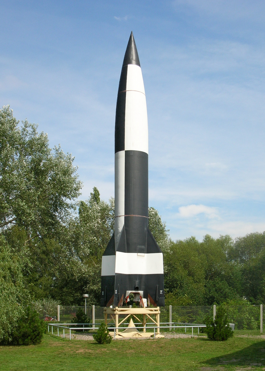 <a href="/content/Historical_Technical_Museum,_Peenem%C3%BCnde" style="color:blue">Peenemünde Museum</a> <a href="/content/Replica" style="color:blue">replica</a> of V-2