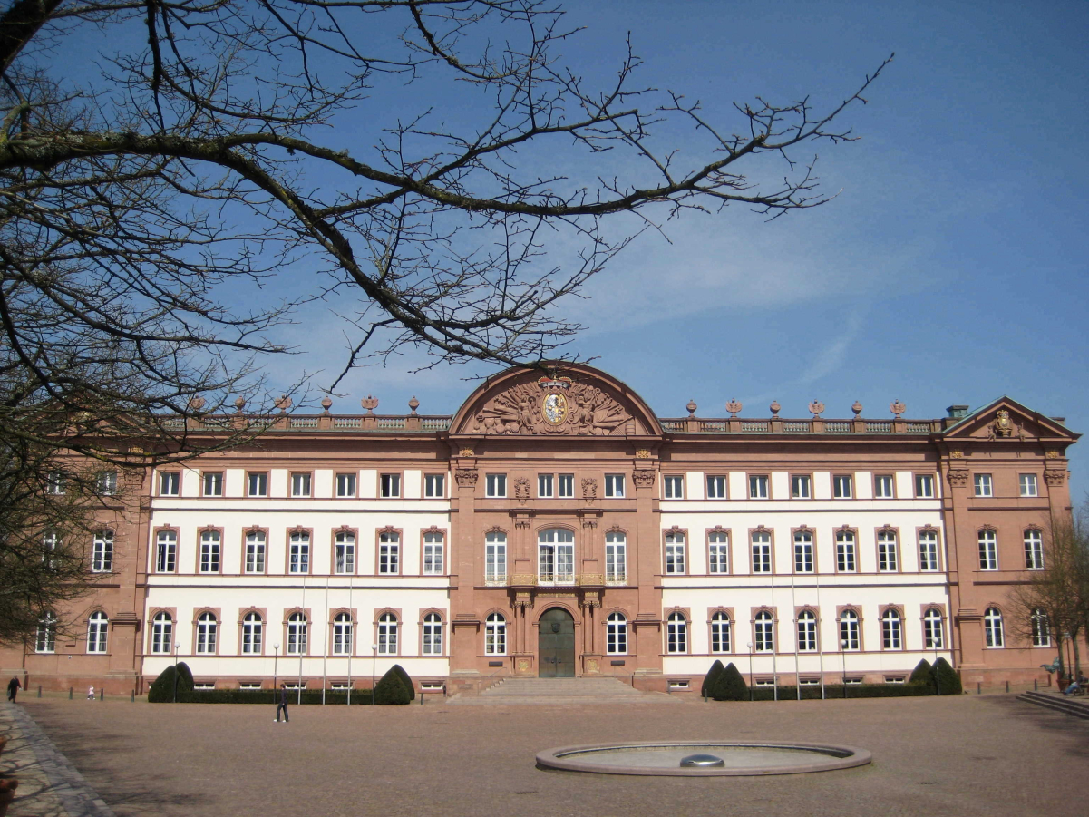 <a href="/content/Schloss_Zweibr%C3%BCcken" style="color:blue">Zweibrücken Castle</a>
