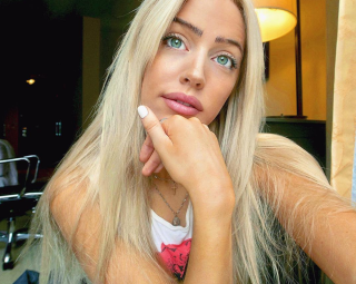 Alexandra Cooper Wiki & Bio - [[LINK|lang_en|Blog|Blogger]]