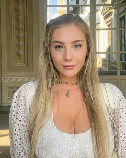 Bethany Lily April Emsley Wiki & Bio